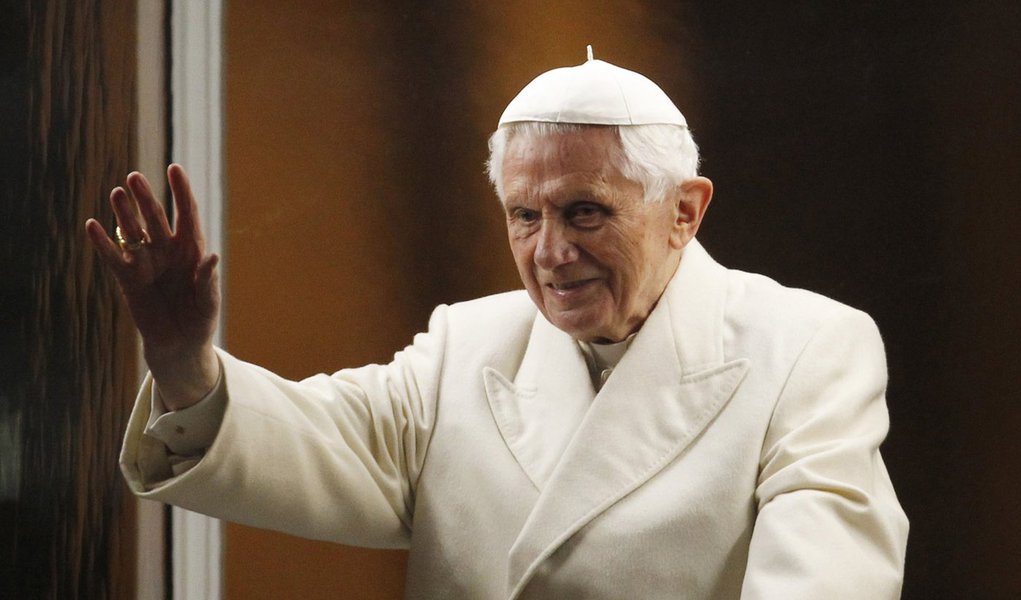 Sem papas na língua, internautas zombam do Papa (Foto: REUTERS/Giampiero Sposito) Sem papas na língua, internautas zombam do Papa