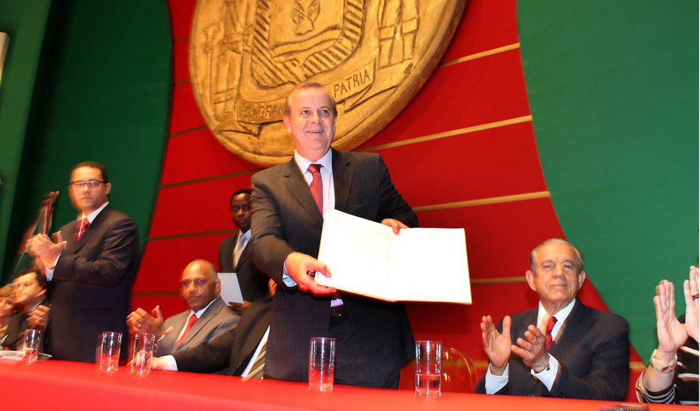PMDB vira coadjuvante e quer mais poder no Paço PMDB vira coadjuvante e quer mais poder no Paço