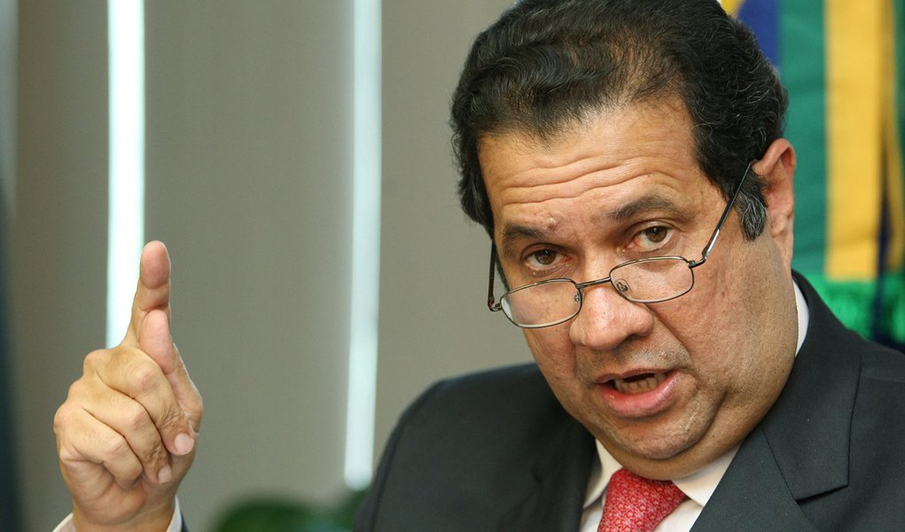Lupi reassume presidência do PDT (Foto: CELSO JUNIOR/Agência Estado) Lupi reassume presidência do PDT