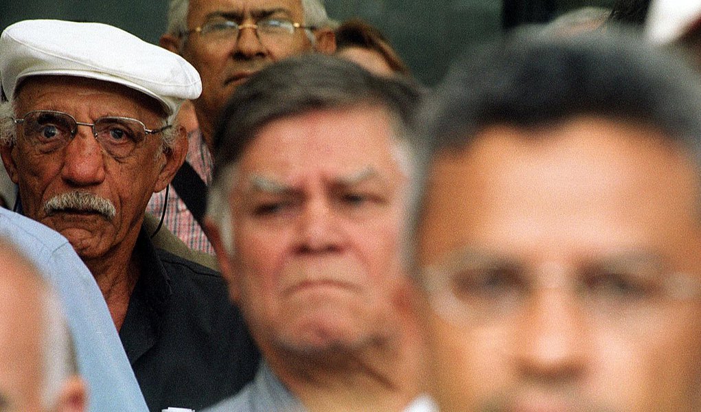Teto da Previdência vai a R$ 3,9 mil (Foto: SEBASTIÃO MOREIRA/AGÊNCIA ESTADO) Teto da Previdência vai a R$ 3,9 mil