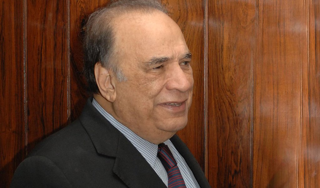 Ex-ministro Fernando Lyra está internado no Recife Ex-ministro Fernando Lyra está internado no Recife
