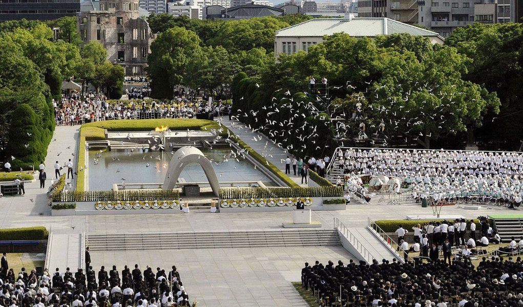 Japão lembra vítimas de Hiroshima (Foto: KYODO/Reuters) Japão lembra vítimas de Hiroshima