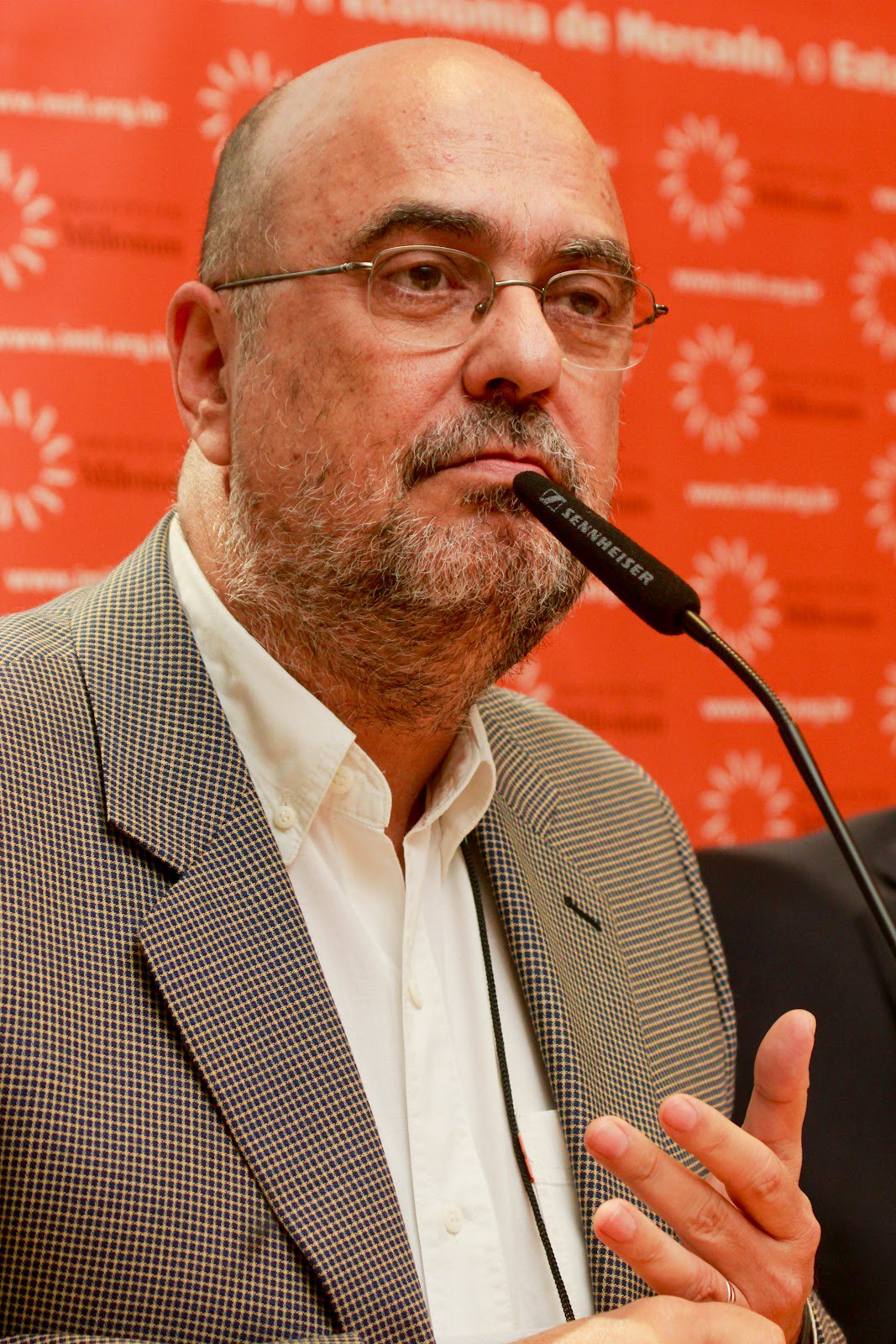 Tucano diz que mensalão é invenção petista Tucano diz que mensalão é invenção petista