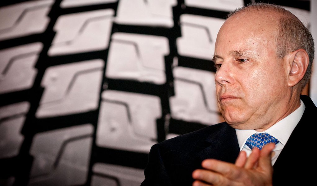 Mantega diz que compromisso do FMI está 'do jeito que queremos' (Foto: Alessandro Shinoda/Folhapress) Mantega diz que compromisso do FMI está 'do jeito que queremos'