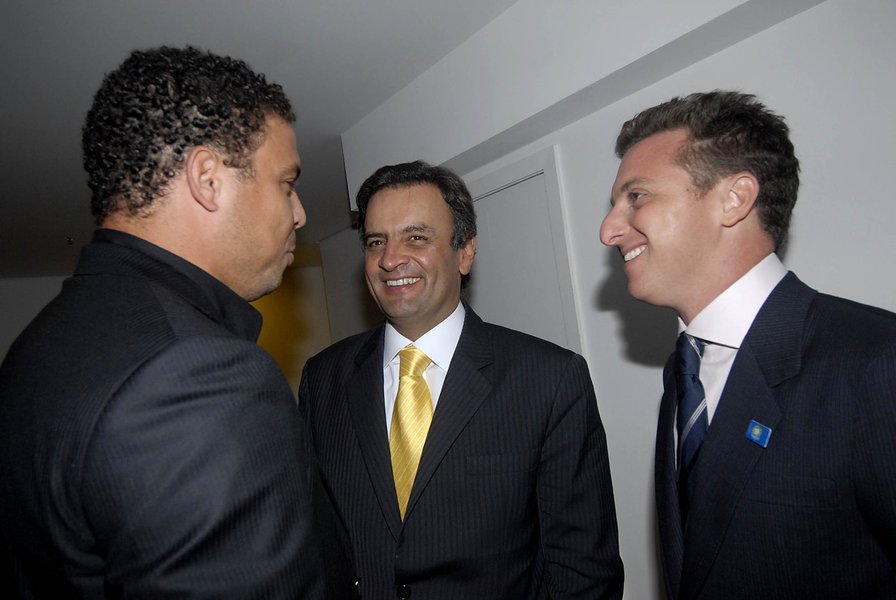 Tucanos sonham com Huck para empurrar Aécio Tucanos sonham com Huck para empurrar Aécio