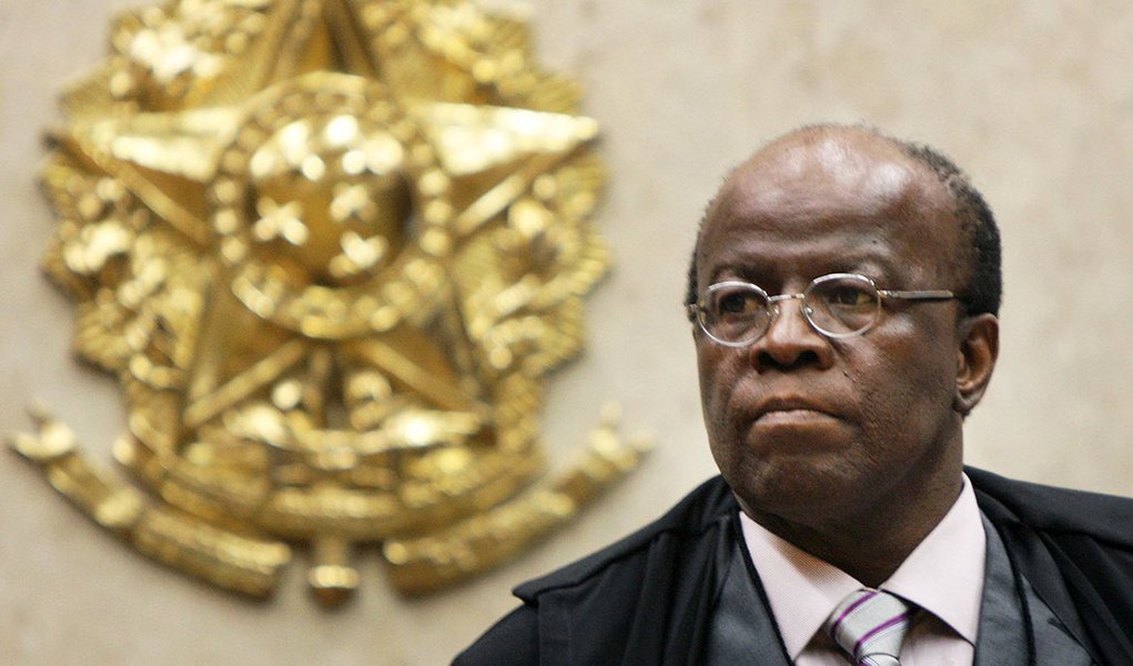 Diário elege Barbosa o 'mais desagradável de 2012' Diário elege Barbosa o 'mais desagradável de 2012'