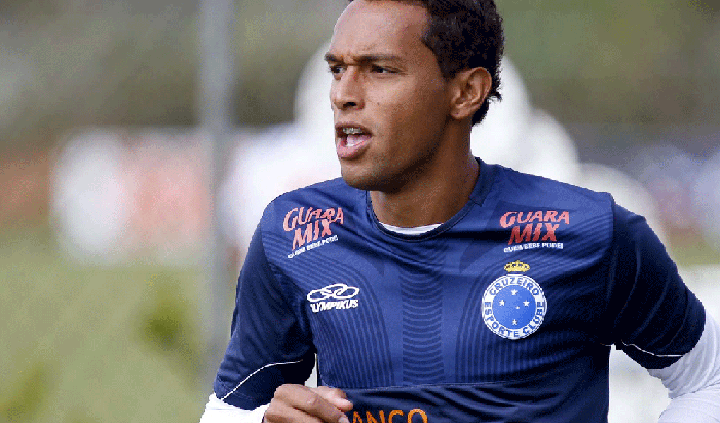 Vitória confirma contratação do lateral-esquerdo Gilson (Foto: Divulgação) Vitória confirma contratação do lateral-esquerdo Gilson
