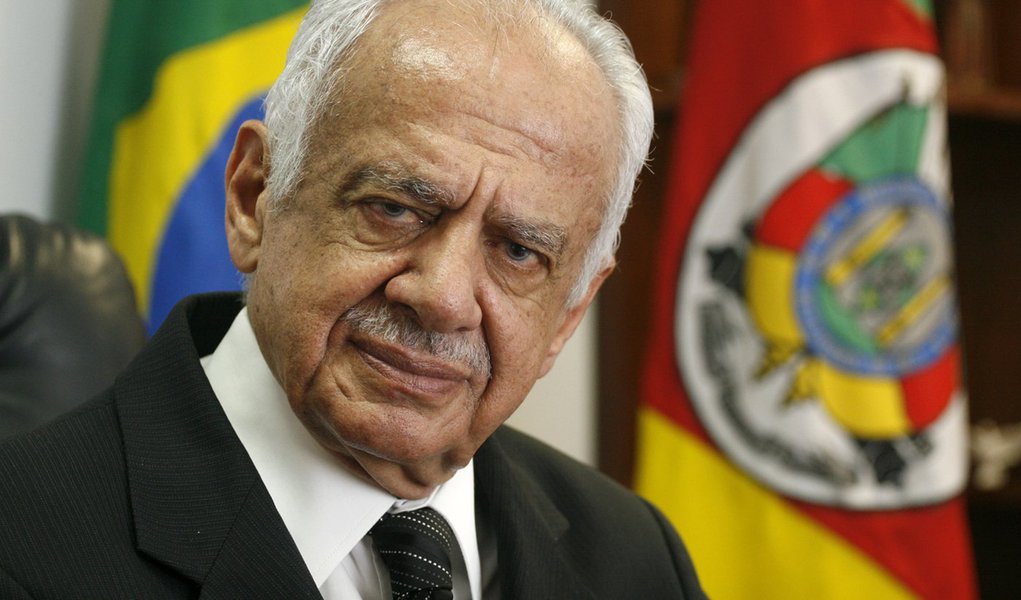 Cachoeira pode terminar como Paulo César Farias, diz Simon (Foto: Divulgação) Cachoeira pode terminar como Paulo César Farias, diz Simon