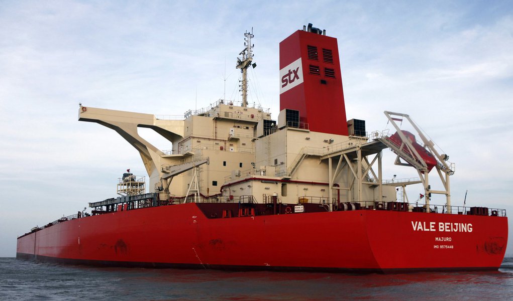 Graneleiro da Vale será reparado na Turquia (Foto: PAULO WHITAKER/REUTERS) Graneleiro da Vale será reparado na Turquia