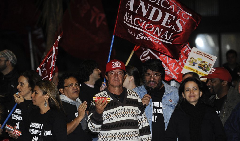 Greve de universidades federais vai continuar, diz sindicato (Foto: Fabio Rodrigues Pozzebom/Agência Brasil) Greve de universidades federais vai continuar, diz sindicato