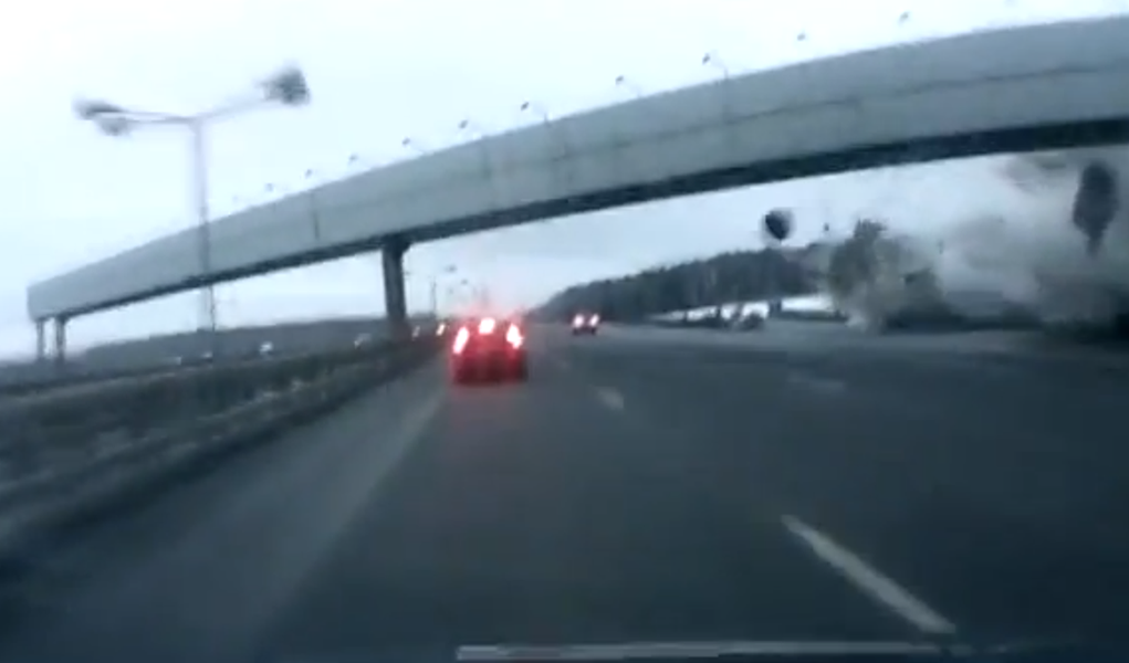 Vídeo flagra momento em que avião caiu em Moscou (Foto: Divulgação) Vídeo flagra momento em que avião caiu em Moscou