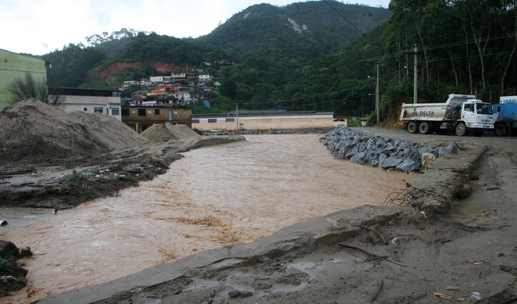 Seis municípios do Rio decretam situação de emergência (Foto: JADSON MARQUES/AGÊNCIA ESTADO) Seis municípios do Rio decretam situação de emergência