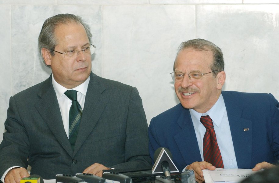 Dirceu sobre a entrevista de Tarso Genro: "Não li" Dirceu sobre a entrevista de Tarso Genro: "Não li"