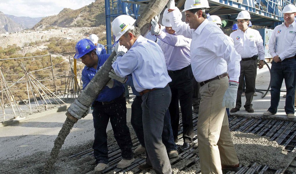 México inaugura ponte mais alta do mundo (Foto: STRINGER/MEXICO/REUTERS) México inaugura ponte mais alta do mundo