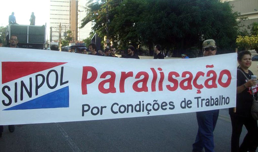 Policiais Civis partem em direção à sede do Governo (Foto: Divulgação) Policiais Civis partem em direção à sede do Governo