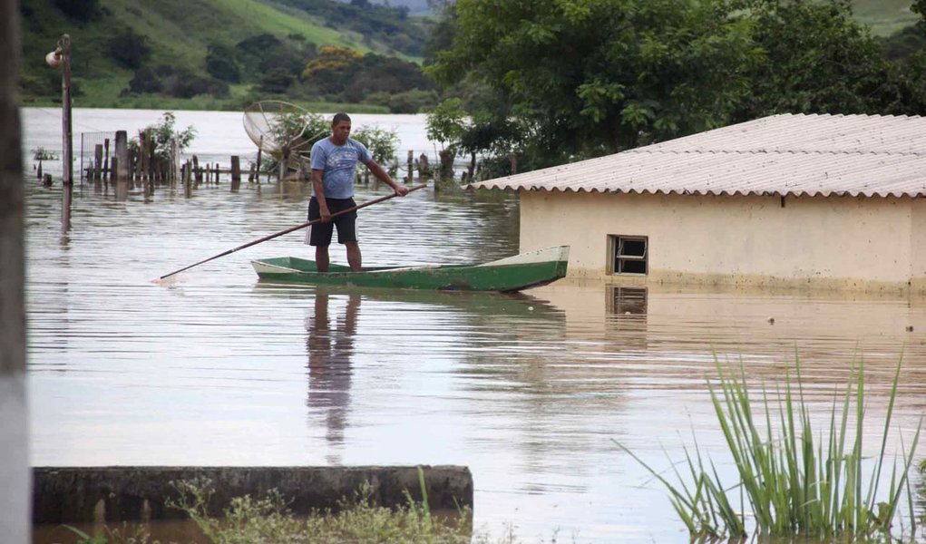 Itaperuna vira base de apoio para vítimas de enchentes no Rio (Foto: ANTÔNIO CRUZ) Itaperuna vira base de apoio para vítimas de enchentes no Rio