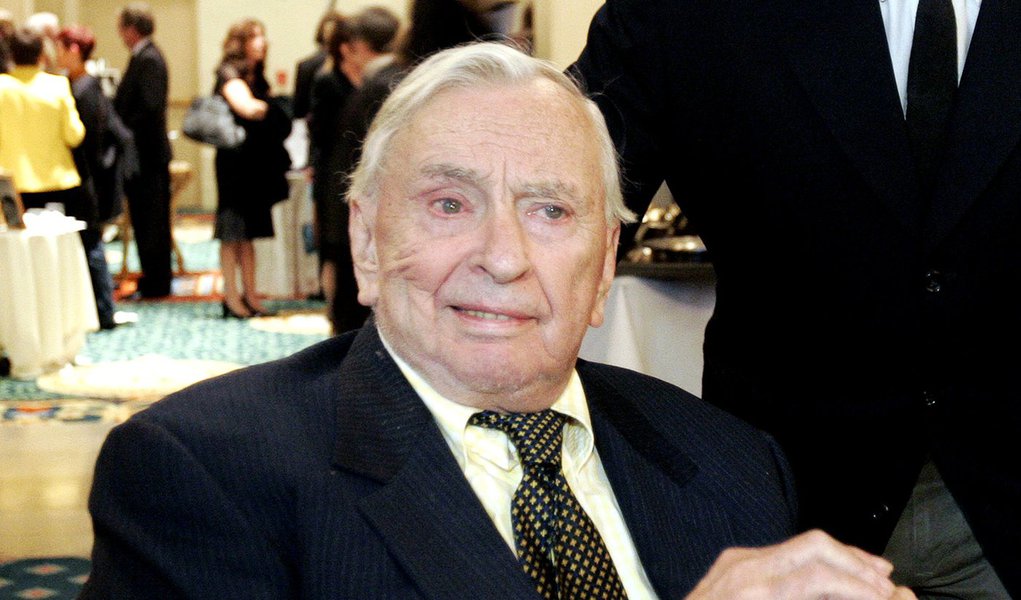 Morre o escritor Gore Vidal (Foto: Mario Anzuoni/REUTERS) Morre o escritor Gore Vidal