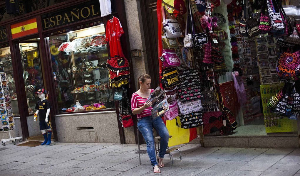 Economia espanhola encolhe 0,4% e agrava recessão (Foto: SUSANA VERA/Reuters) Economia espanhola encolhe 0,4% e agrava recessão