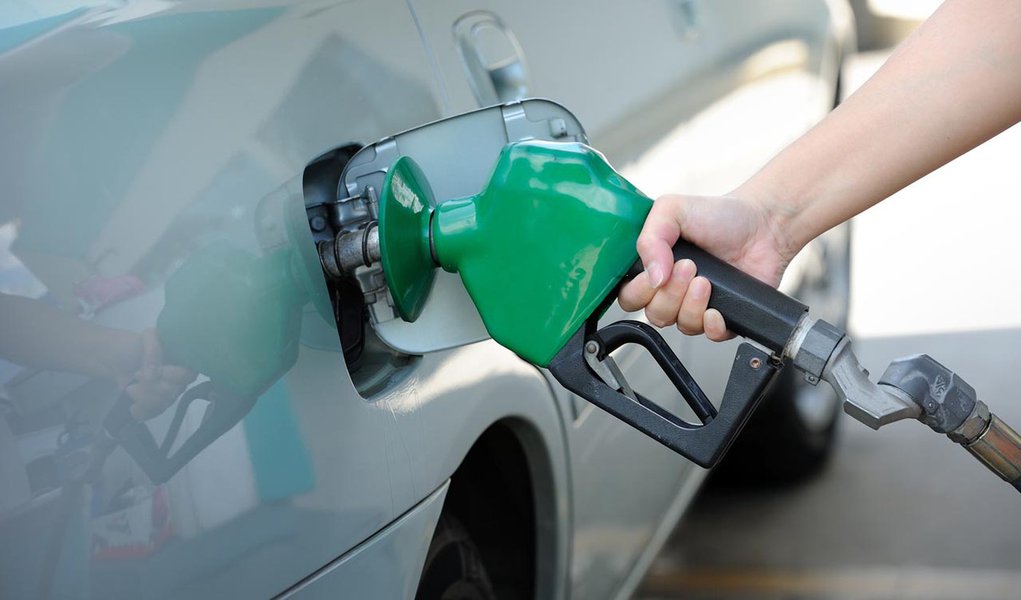 Gasolina deve ter reajuste de 5%, prevê Copom www.brasil247.com - Gasolina deve ter reajuste de 5%, prevê Copom
