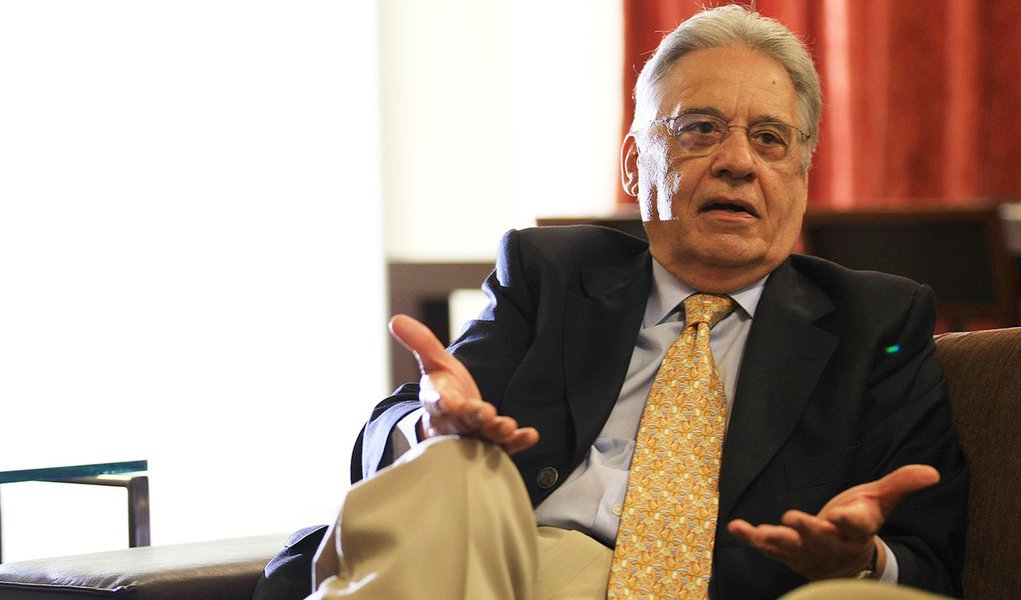 FHC reaparece e vê 'falta de liderança' no País FHC reaparece e vê 'falta de liderança' no País