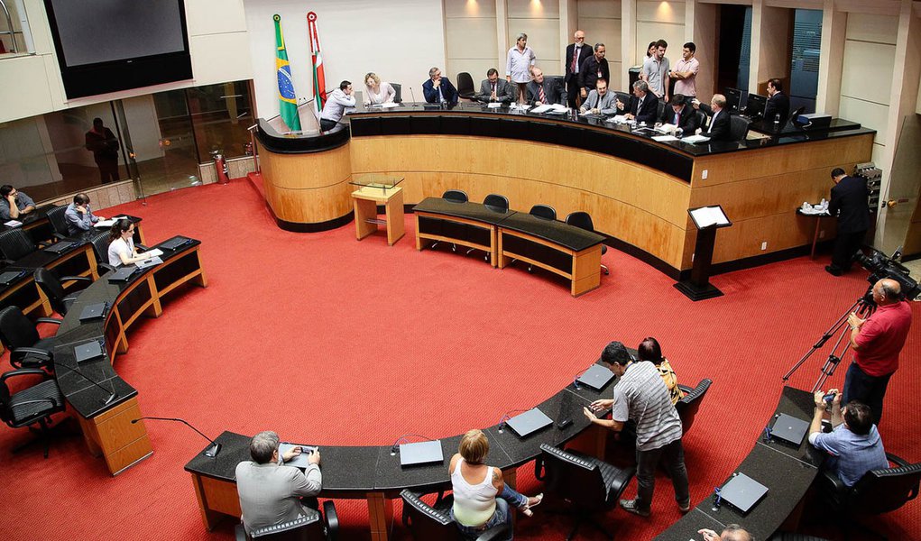 Instauração da CPI das Águas é adiada na Alesc Instauração da CPI das Águas é adiada na Alesc