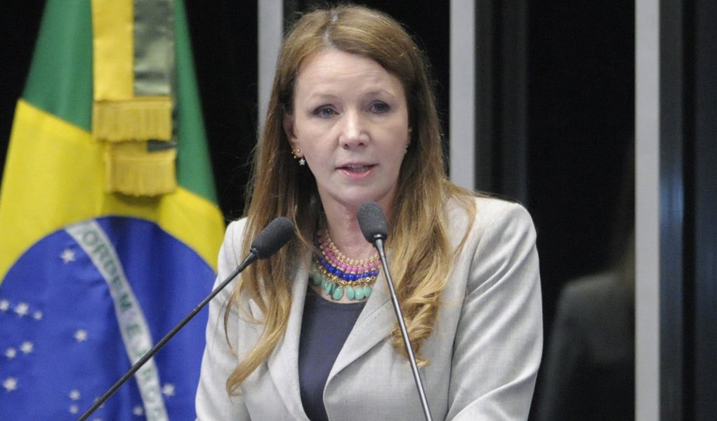 “Estou vetada numa aliança de partidos aliados”, diz Vanessa Grazziotin (Foto: Edilson Rodrigues/Senado) “Estou vetada numa aliança de partidos aliados”, diz Vanessa Grazziotin