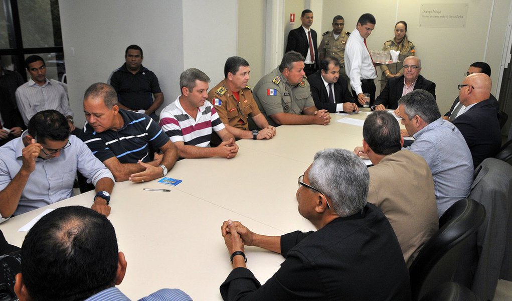 Governo propõe aumento para militares (Foto: Neno Canuto) Governo propõe aumento para militares