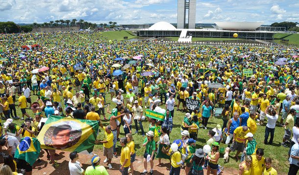 Combate à corrupção ou golpe? (Foto: Wilson Dias/Agência Brasil) Combate à corrupção ou golpe?