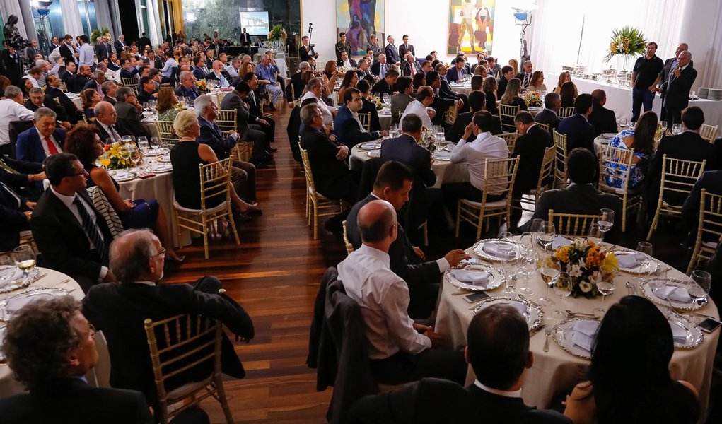 Mello Franco: governo prometeu "cortar na carne" mas ofereceu banquete (Foto: MARCOS CORREA) Mello Franco: governo prometeu "cortar na carne" mas ofereceu banquete
