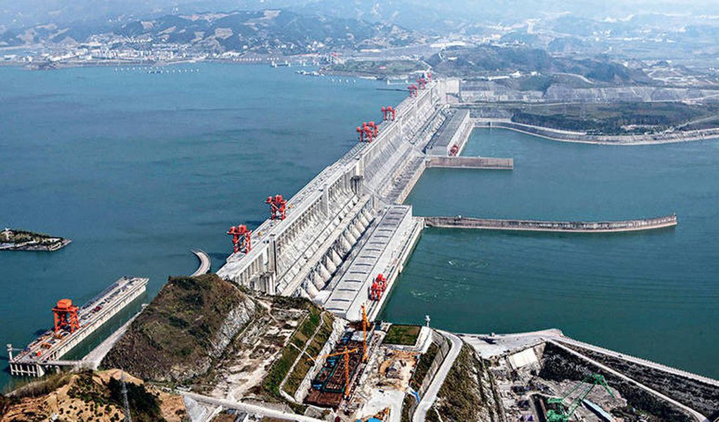 Chineses já controlam geração de energia no Brasil Chineses já controlam geração de energia no Brasil
