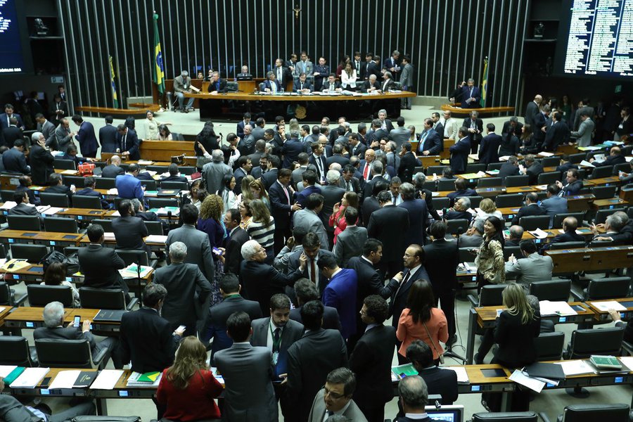 Deputados de todos os partidos da base "traíram" governo na PEC 241 Deputados de todos os partidos da base "traíram" governo na PEC 241