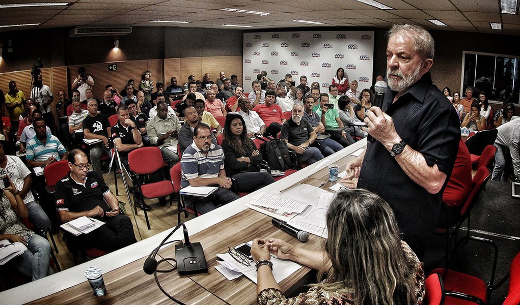 Lula: crescimento só volta com democracia e diretas (Foto: filipe_araujo) Lula: crescimento só volta com democracia e diretas