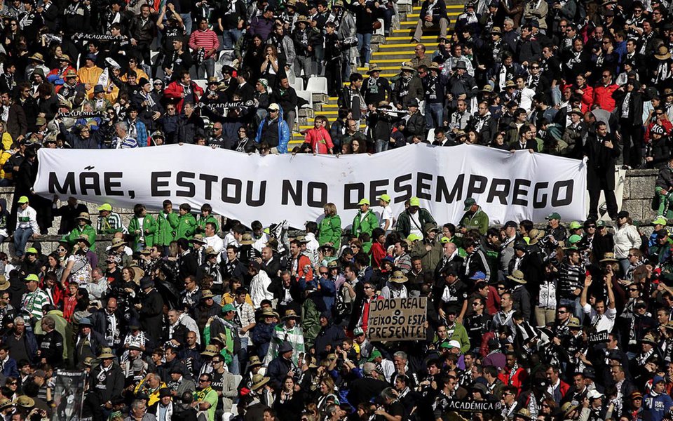 Desemprego prejudica a saúde. O excesso de trabalho também Desemprego prejudica a saúde. O excesso de trabalho também