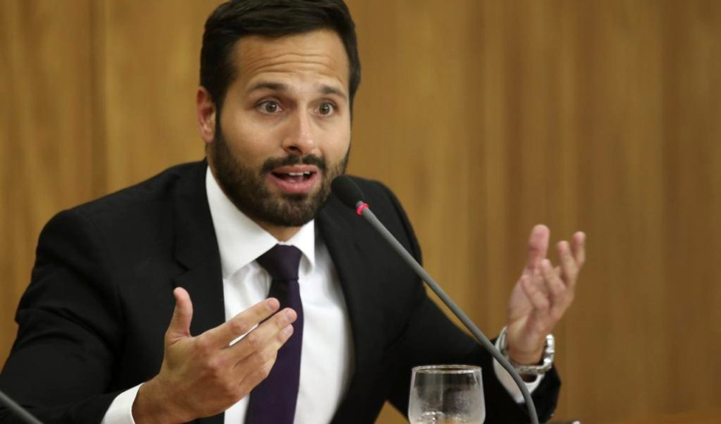 Governo deu resposta à população ao recriar MinC, diz ministro Governo deu resposta à população ao recriar MinC, diz ministro