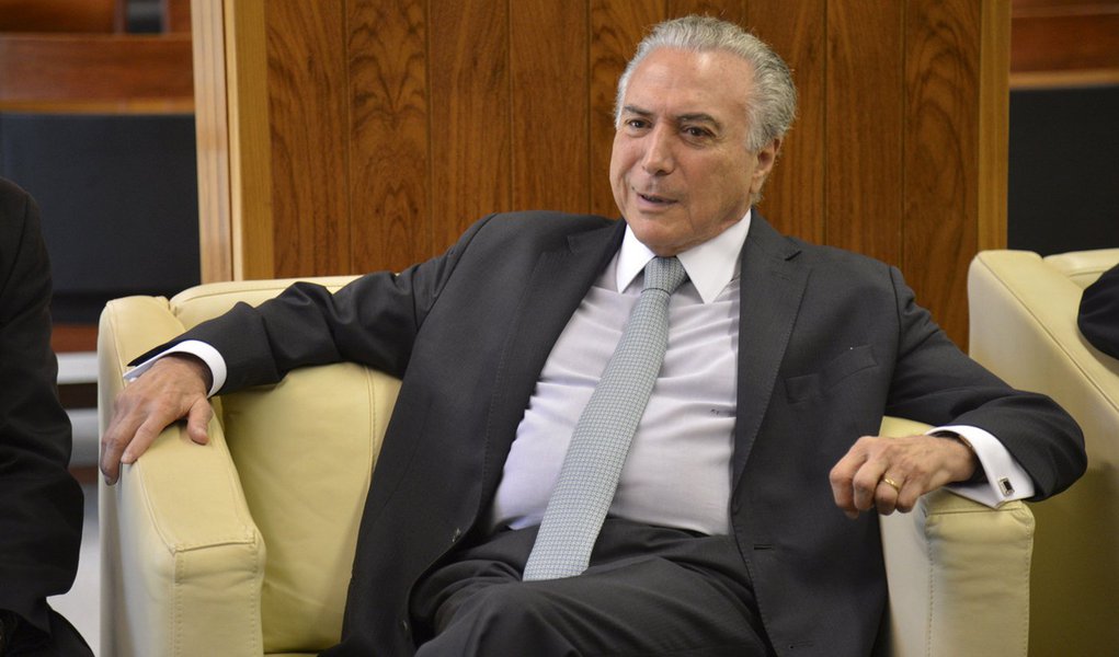 Nova pauta de Temer: flexibilizar jornada de trabalho e salários Nova pauta de Temer: flexibilizar jornada de trabalho e salários