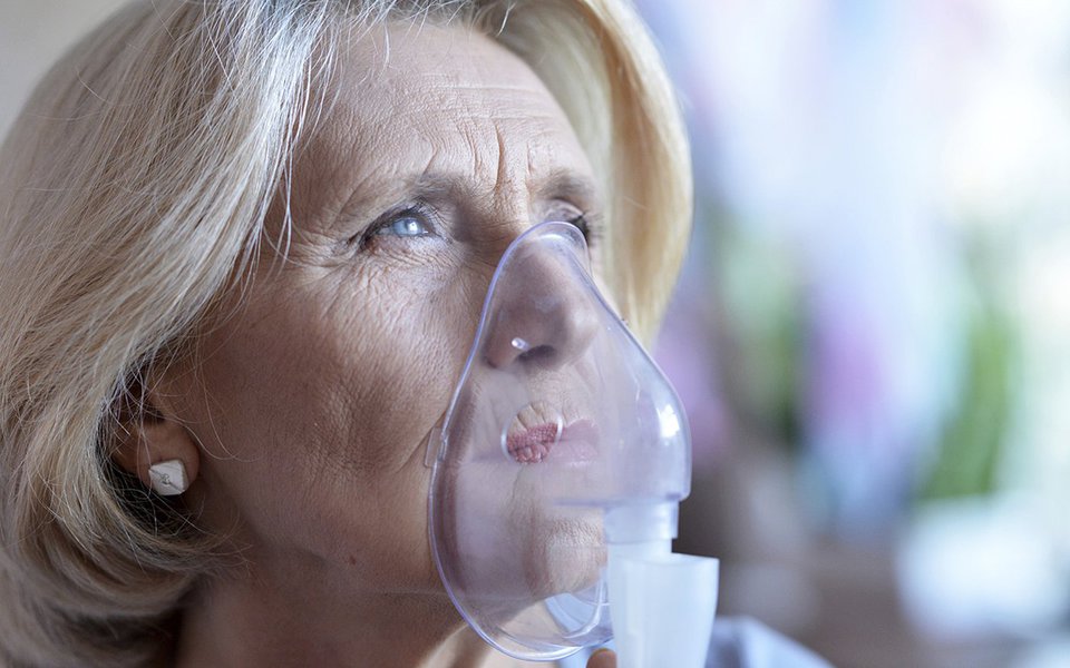 Doença pulmonar crônica obstrutiva. Muitos sofrem de DPCO sem sabê-lo (Foto: Ruslan Huzau) Doença pulmonar crônica obstrutiva. Muitos sofrem de DPCO sem sabê-lo