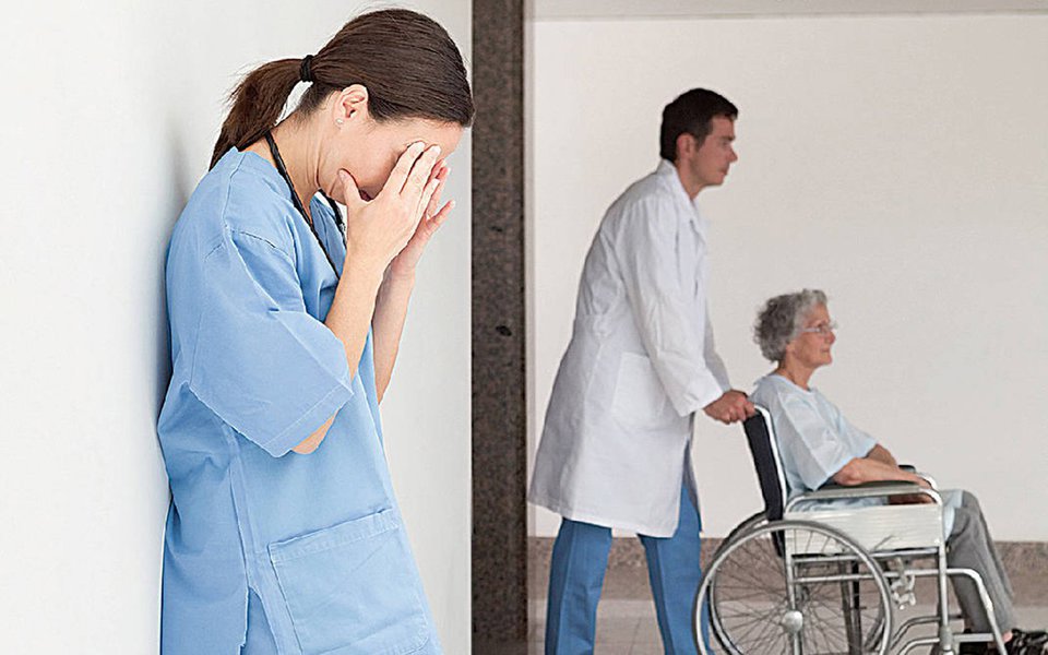 Mortalidade. Índice aumenta com a sobrecarga de trabalho dos enfermeiros Mortalidade. Índice aumenta com a sobrecarga de trabalho dos enfermeiros