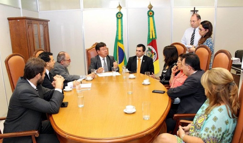 Comitiva pede que IPE descredencie médica que recusou filho de petista (Foto: Humberto Alencastro/IPERGS) Comitiva pede que IPE descredencie médica que recusou filho de petista