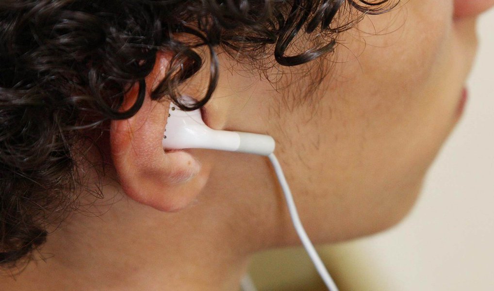 Barulho em excesso traz riscos à audição Barulho em excesso traz riscos à audição