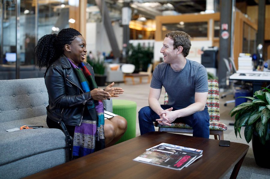Zuckerberg parabeniza nigeriana fundadora de grupo de apoio feminino Zuckerberg parabeniza nigeriana fundadora de grupo de apoio feminino