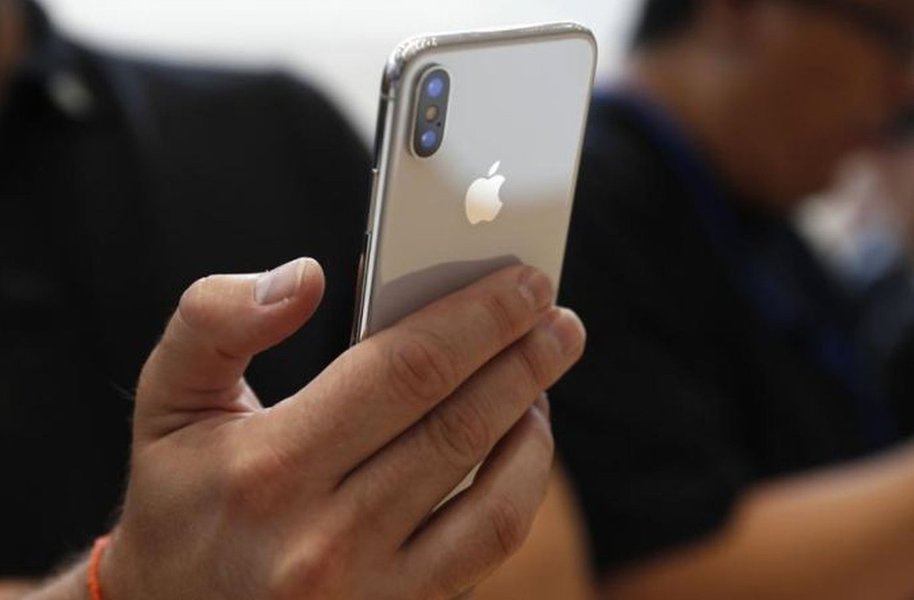 Investidores querem Apple diante de vendas mais fracas do iPhone Investidores querem Apple diante de vendas mais fracas do iPhone