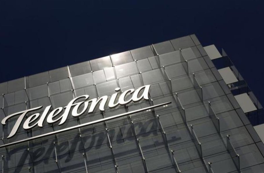 Telefônica Brasil tem alta de 28% lucro do 3º trimestre e supera estimativas Telefônica Brasil tem alta de 28% lucro do 3º trimestre e supera estimativas