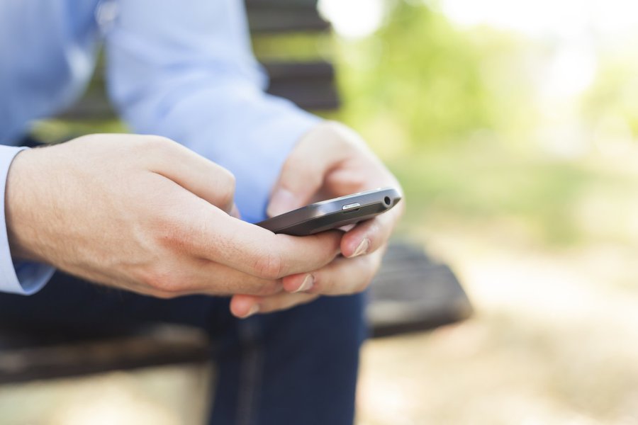 Com 49%, celular se torna principal acesso à internet no Brasil para CGI.br (Foto: Adam Radosavljevic) Com 49%, celular se torna principal acesso à internet no Brasil para CGI.br