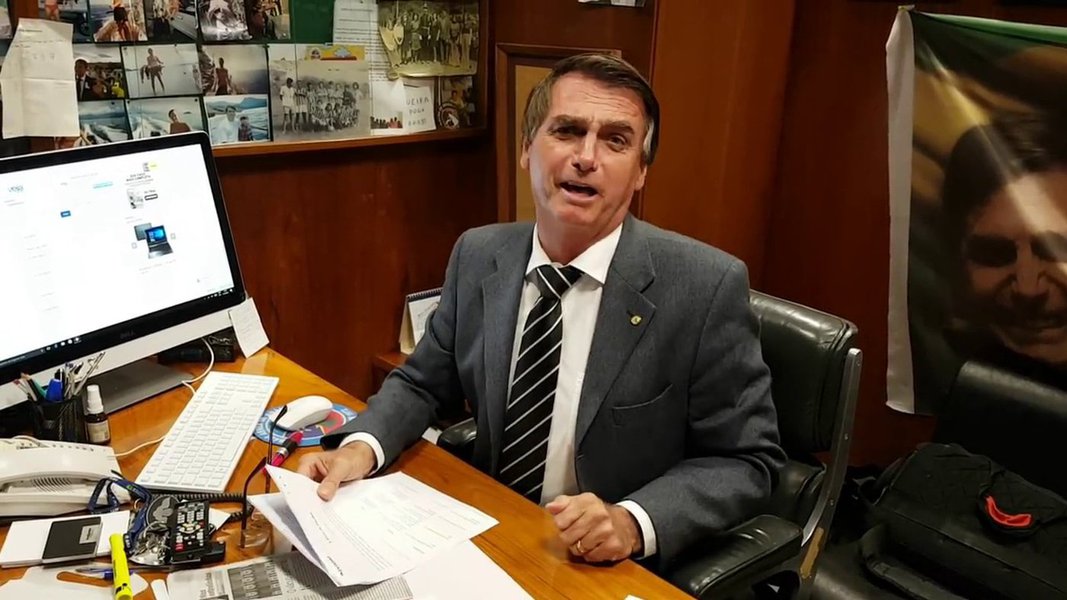 Folha vê Bolsonaro como megalômano Folha vê Bolsonaro como megalômano