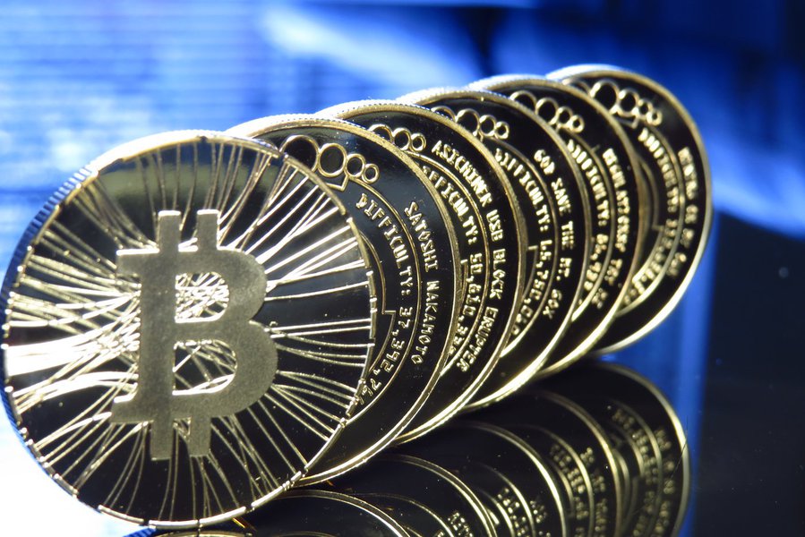 Bitcoin cai para US$10 mil, metade do preço máximo, com preocupações regulatórias Bitcoin cai para US$10 mil, metade do preço máximo, com preocupações regulatórias