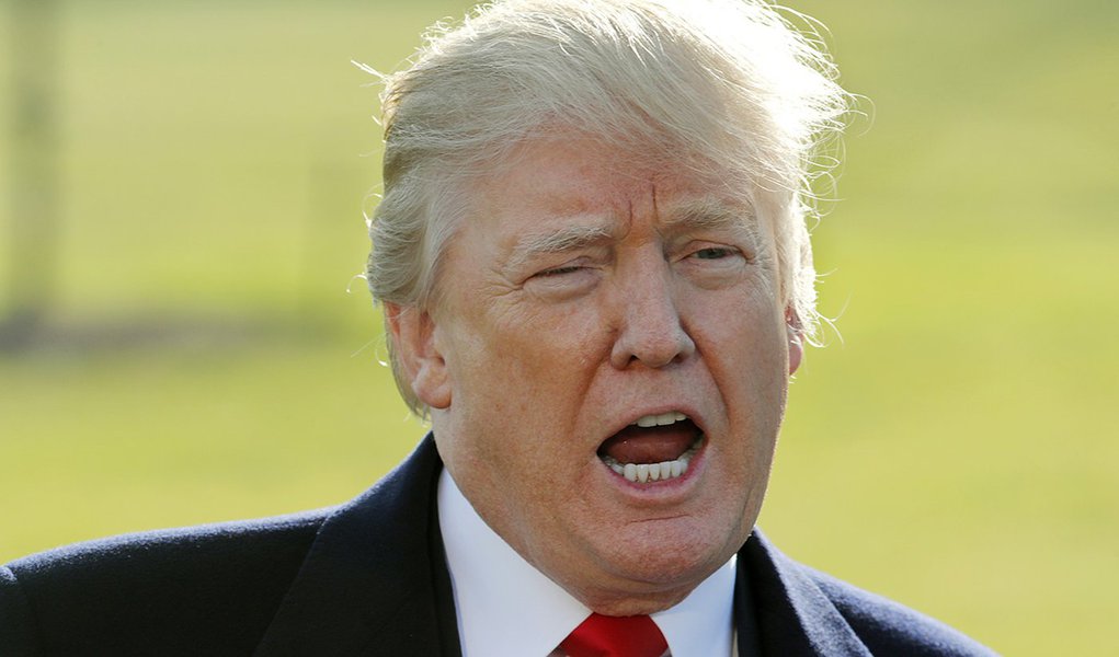 Trump tenta se esquivar da polêmica sobre imigrantes: não sou racista (Foto: REUTERS/Jim Bourg) Trump tenta se esquivar da polêmica sobre imigrantes: não sou racista