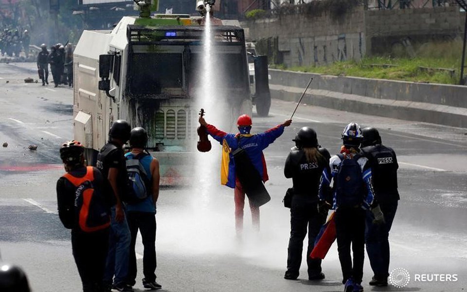 Governo venezuelano acusa setor da oposição de promover violência no país (Foto: REUTERS/Carlos Garcia Rawlins) Governo venezuelano acusa setor da oposição de promover violência no país