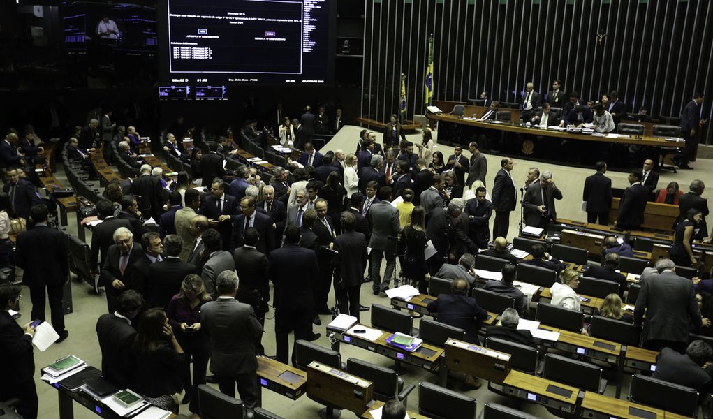 Saúde e educação perdem R$ 472 milhões para financiamento eleitoral (Foto: Fabio Rodrigues Pozzebom/Agência Brasil) www.brasil247.com - Saúde e educação perdem R$ 472 milhões para financiamento eleitoral