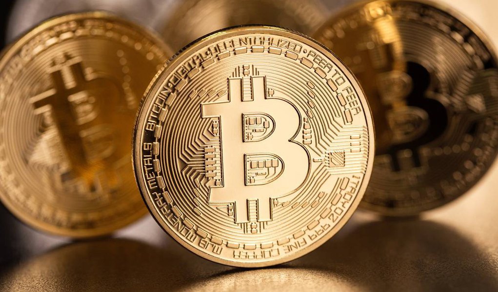 Bitcoin cai abaixo de US$6 mil; perde metade de seu valor em 2018 Bitcoin cai abaixo de US$6 mil; perde metade de seu valor em 2018