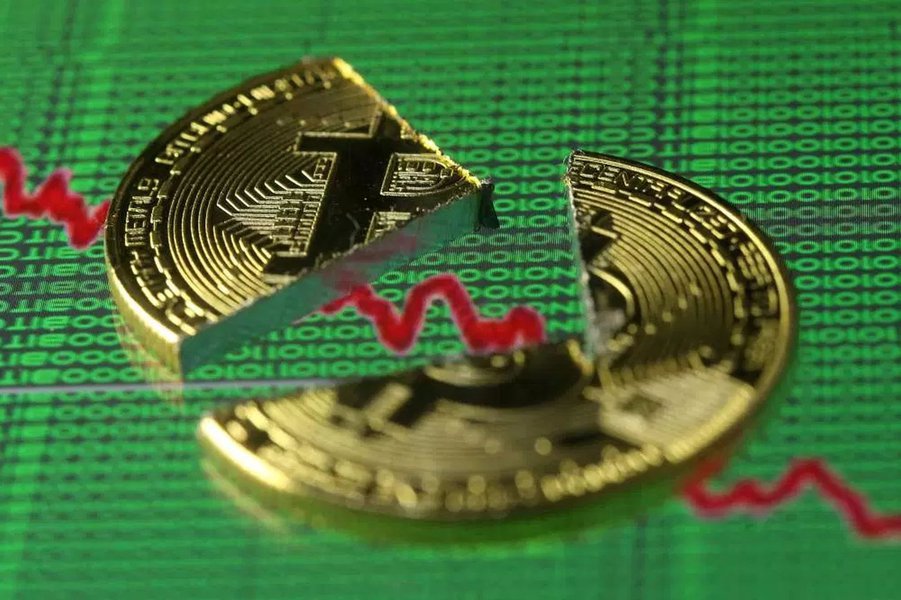Valor de moedas digitais caiu pela metade com interesse menor Valor de moedas digitais caiu pela metade com interesse menor